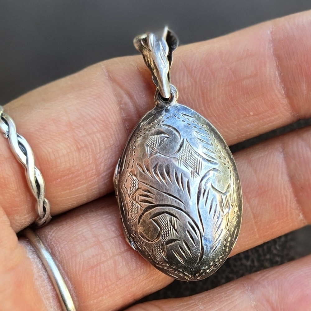 Vintage 1950's puffy oval engraved solid 925 sterling silver locket